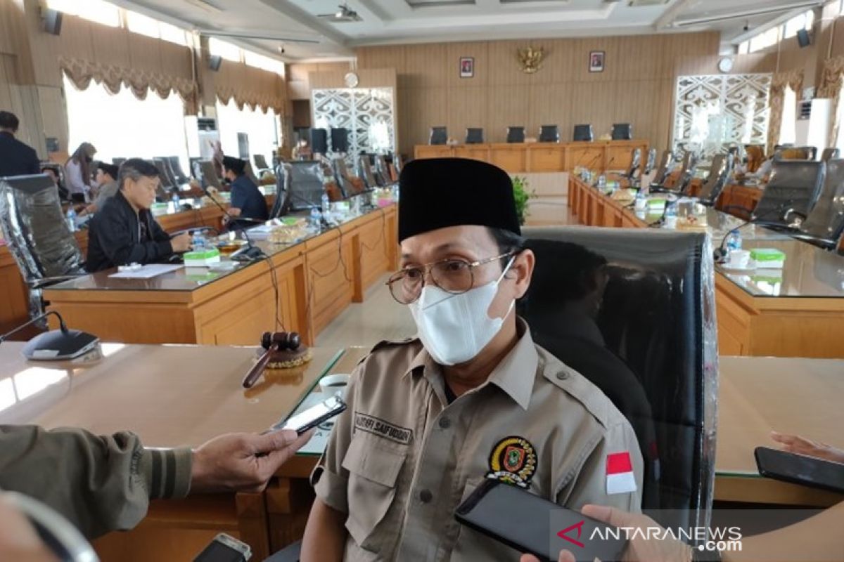 Untuk vaksinasi mahasiswa Kalsel di luar daerah, DPRD siap patungan