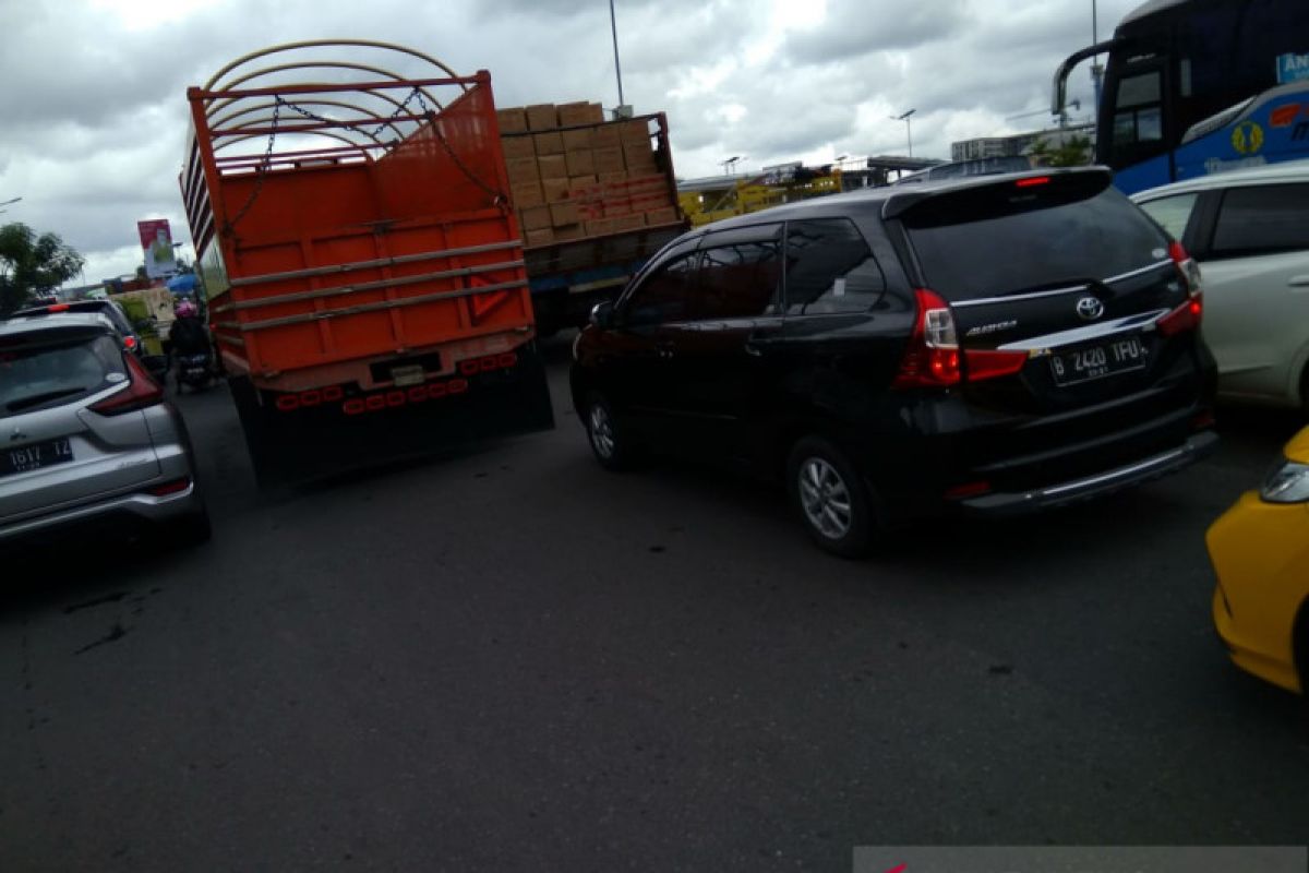 BP Transportasi Darat Sulselbar segera tertibkan truk parkir di jalan raya