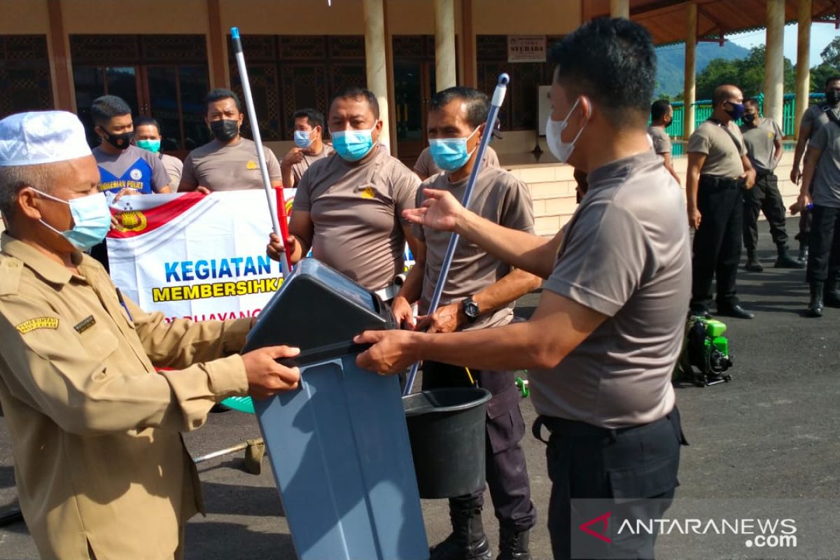 Sambut Hari Bhayangkara Polres Bengkayang gelar bakti sosial rumah ibadah