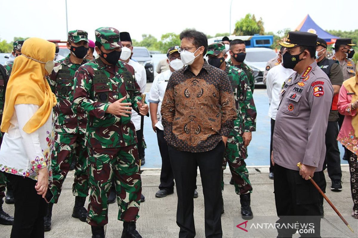 Kapolri ingatkan peran nakes saat tinjau isolasi terpusat di Cilincing