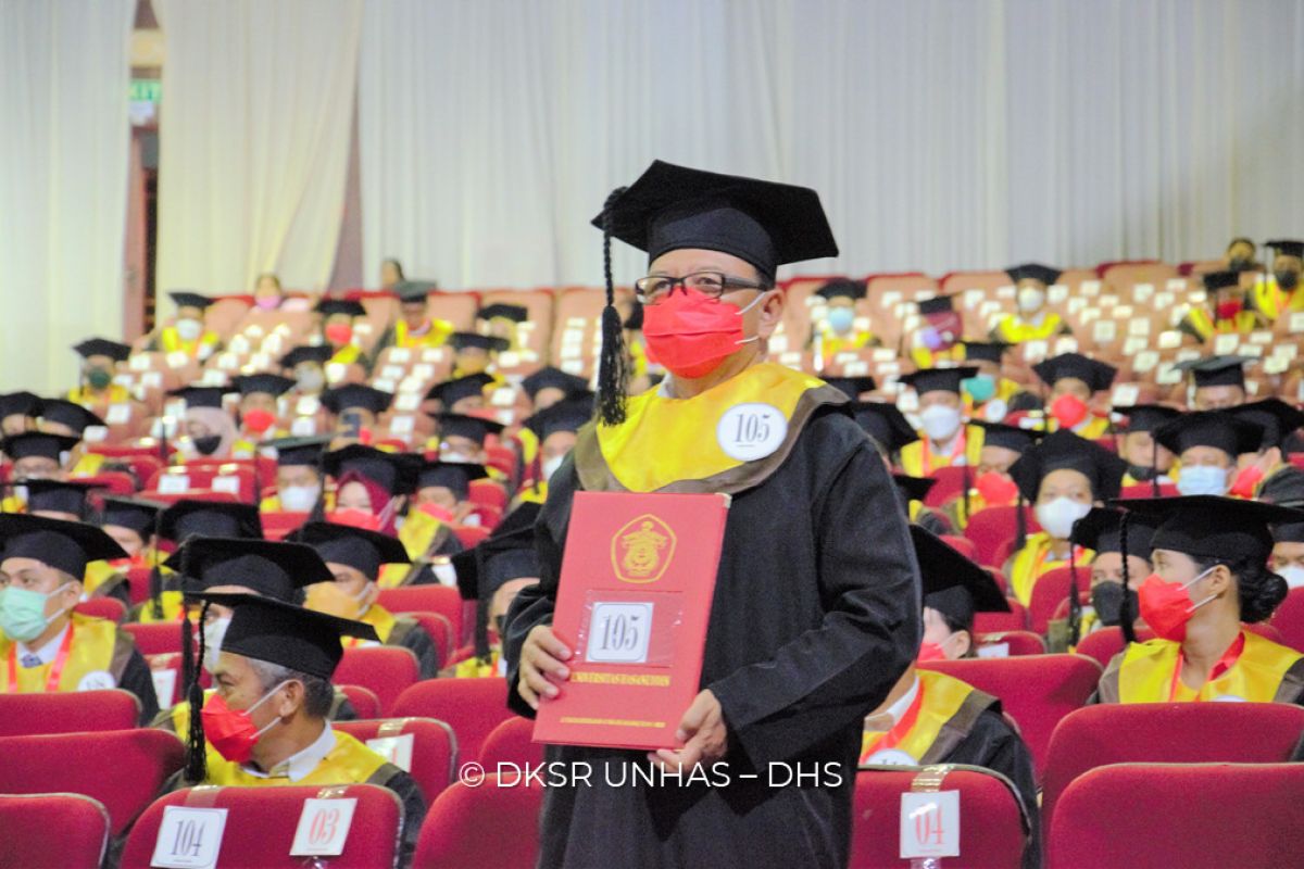 Rektor Unhan dan Kepala LLDIKTI IX menghadiri wisuda insinyur di Unhas