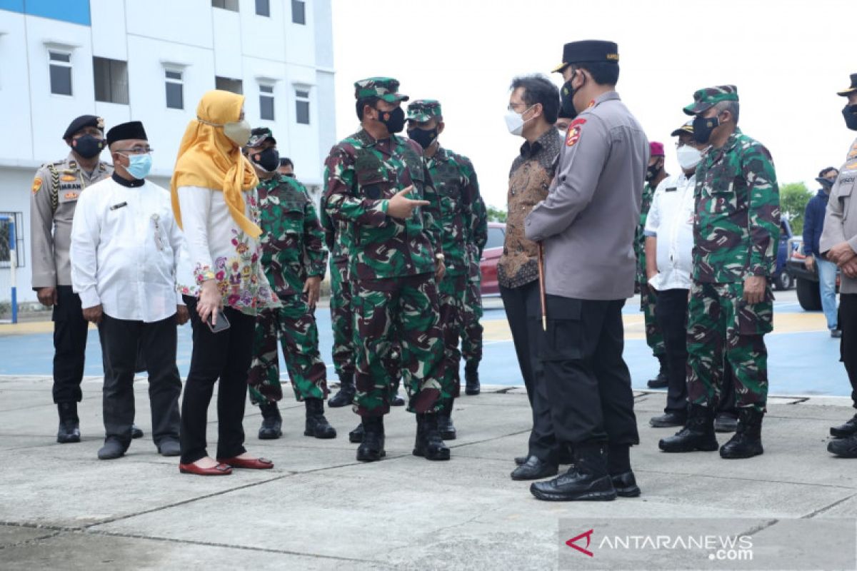 Panglima TNI tinjau isolasi terpusat orang tanpa gejala di Cilincing