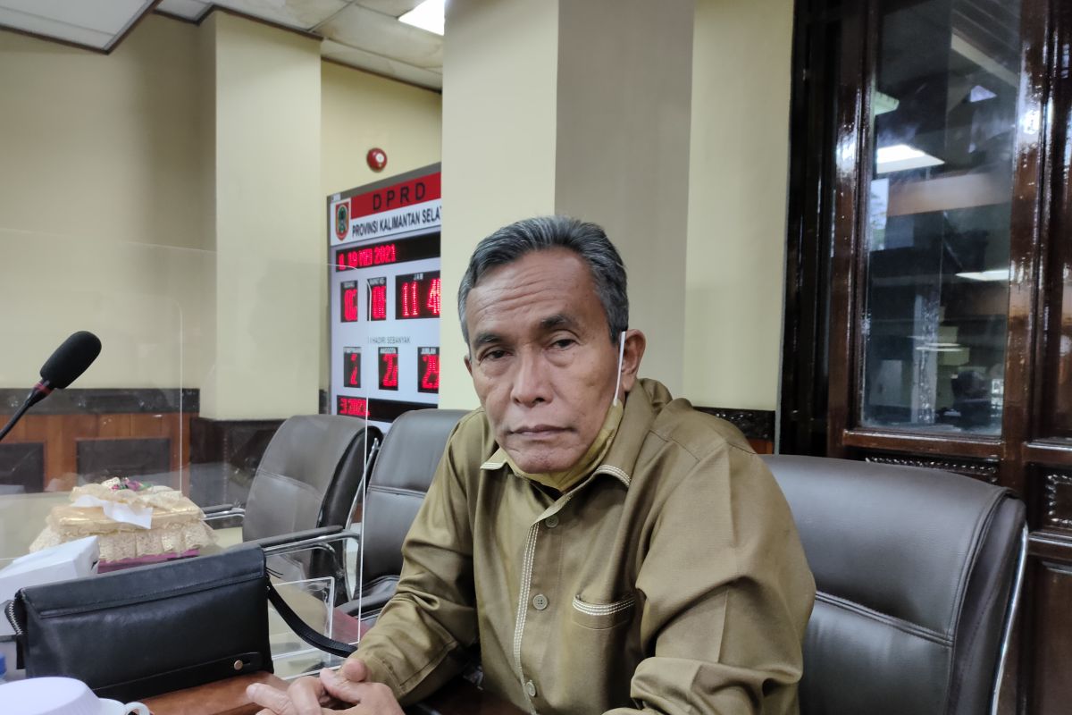 DPRD   Kalsel tukar pendapat tentang  LKPJ dan LPPD