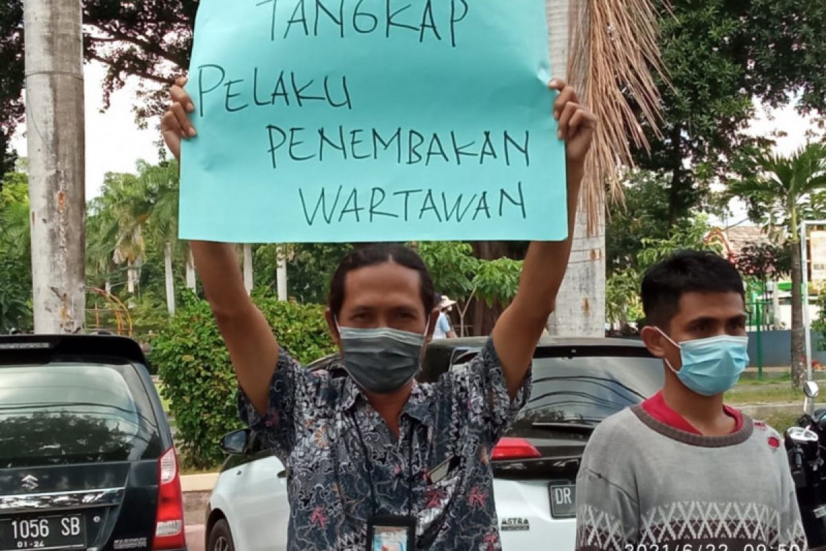 Kasus penembakan wartawan, jurnalisLotimgelar aksi solidaritas