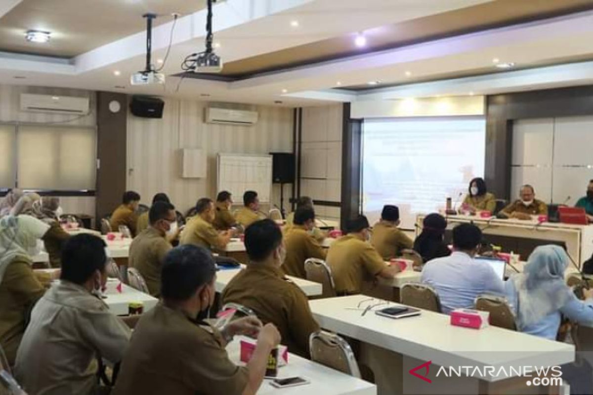 Pemkot Banjarmasin ganden lembaga kajian ekonomi ULM tangani kemiskinan