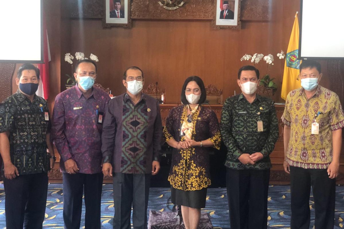 Staf Ahli Gubernur kunjungi Denpasar terkait pameran obat tradisional