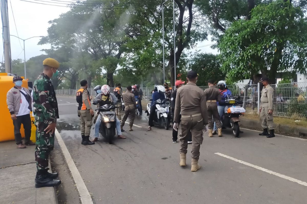 Satgas COVID-19 Surabaya sesalkan masih ada kericuhan di Suramadu