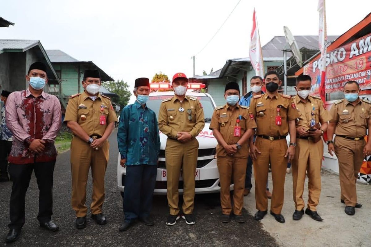 Bupati Lampung Barat luncurkan ambulans pekon