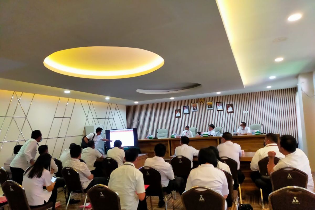 Wali Kota Manado ingatkan camat kejar target vaksinasi hebat