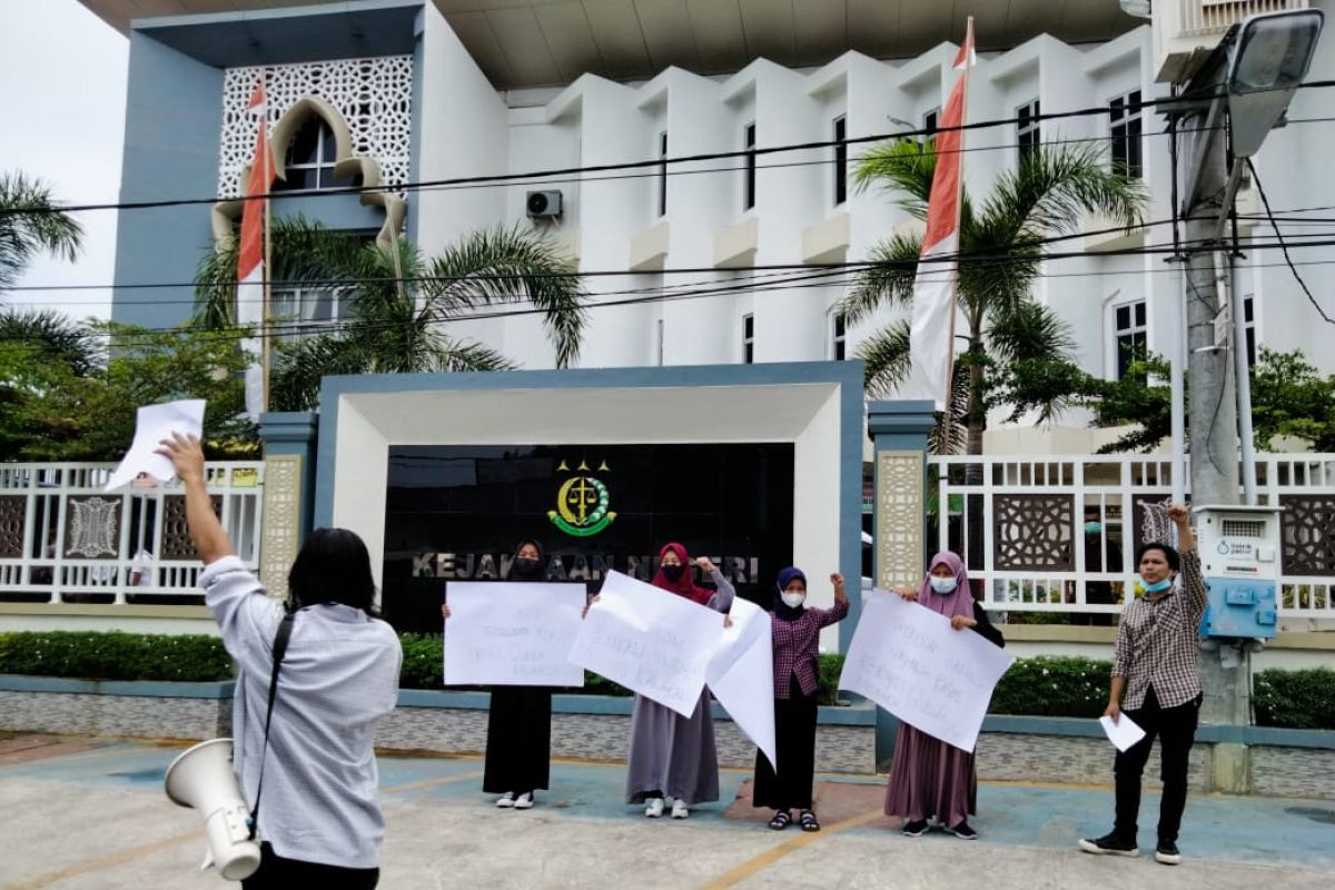 Mahasiswa tuntut kejelasan kasus proyek batu gajah di Kota Lhokseumawe