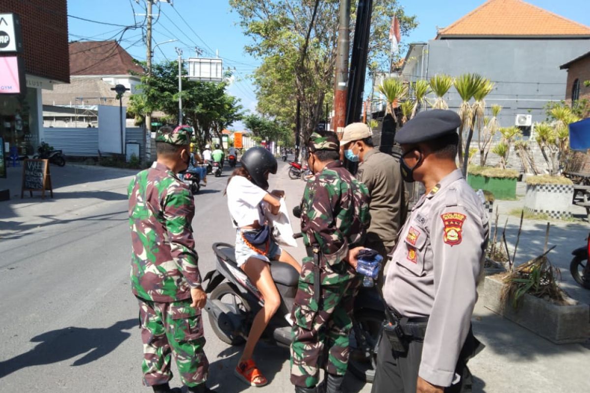 Tujuh WNA di Badung-Bali dikenai sanksi denda karena langgar prokes