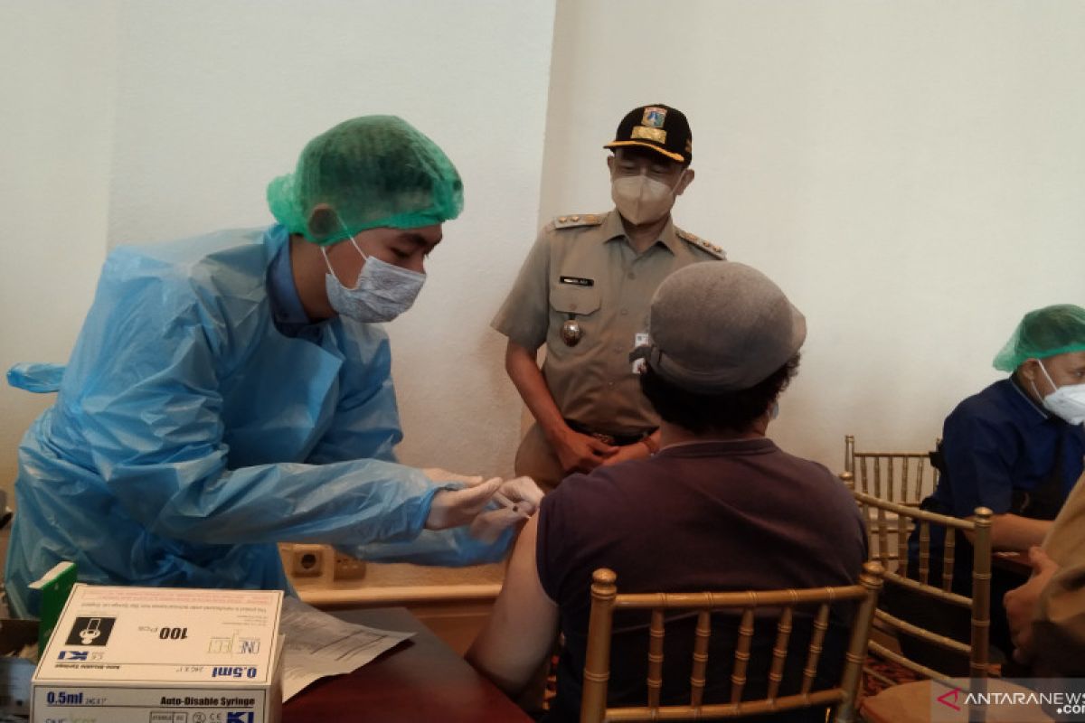 Warga dengan KTP non DKI Jakarta bisa ikut vaksinasi COVID-19