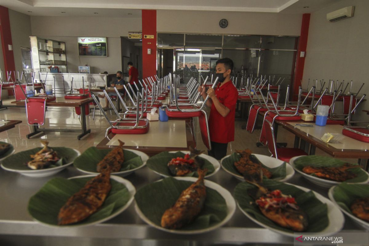 Kota ini wajibkan tunjukkan kartu vaksin bila makan di restoran