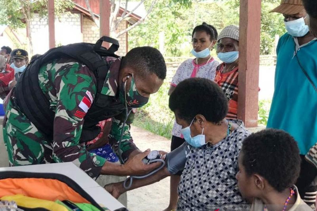 TNI beri layanan kesehatan gratis bagi warga perbatasan RI-PNG