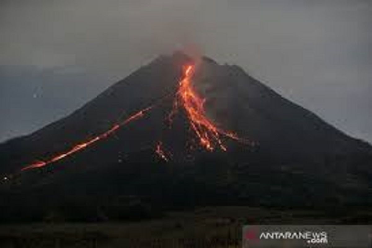 Gunung Merapi kembali luncurkan guguran lava pijar sejauh 1,5 km
