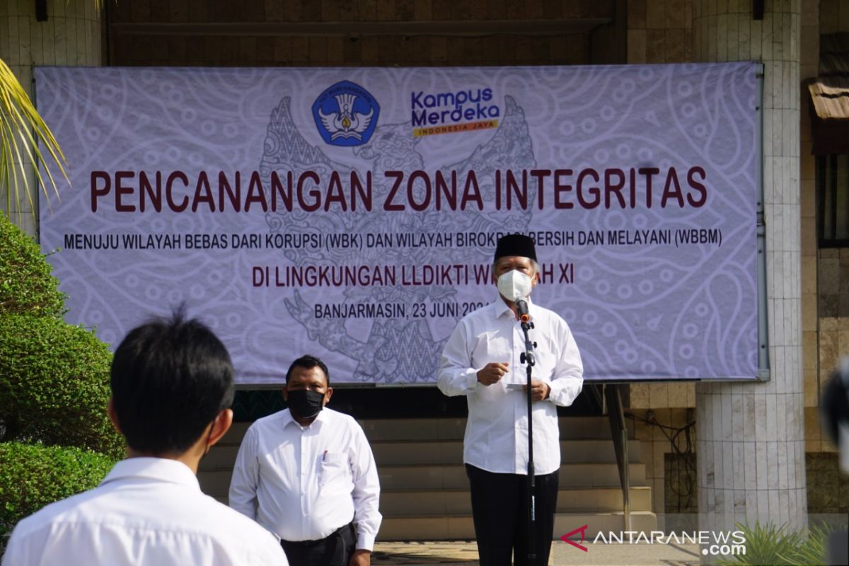 LLDIKTI Wilayah XI Kalimantan dicanangkan menjadi zona integritas pelayanan