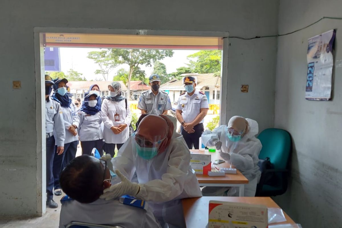 Jasa Raharja gelar rapid test antigen gratis di Terminal Alam Barajo