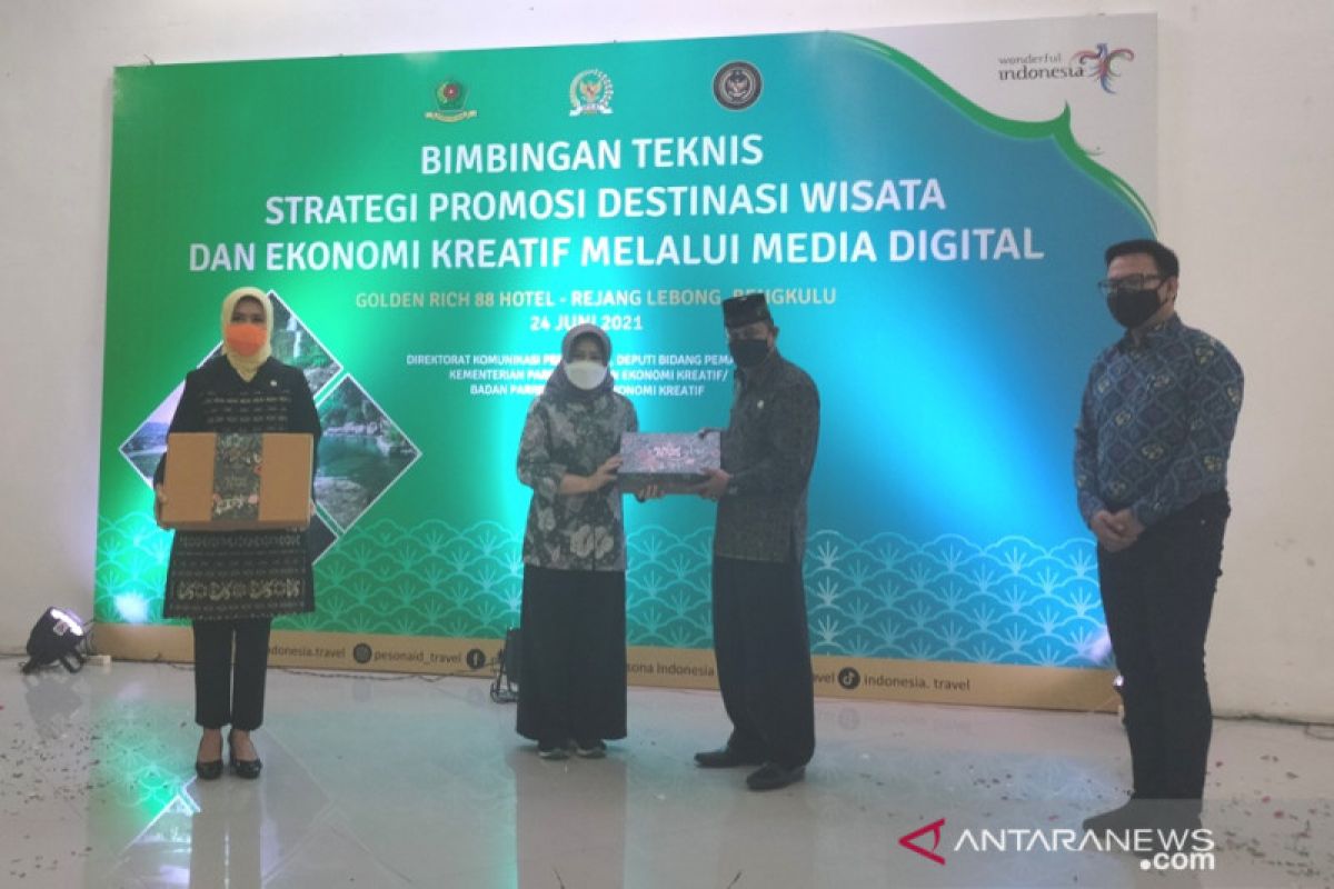 Kemenparekraf minta pelaku usaha gunakan media digital untuk promosi