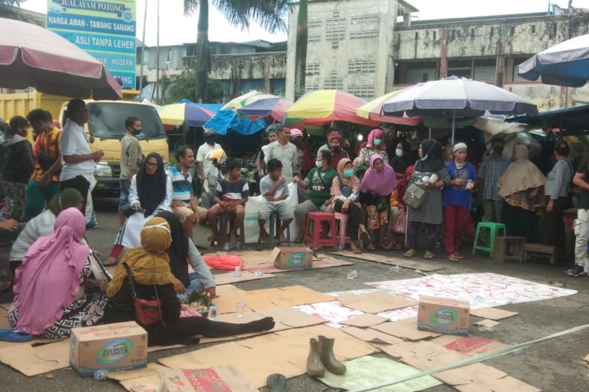 Pedagang tolak pembongkaran pasar Mardika di Ambon, begini kronologisnya