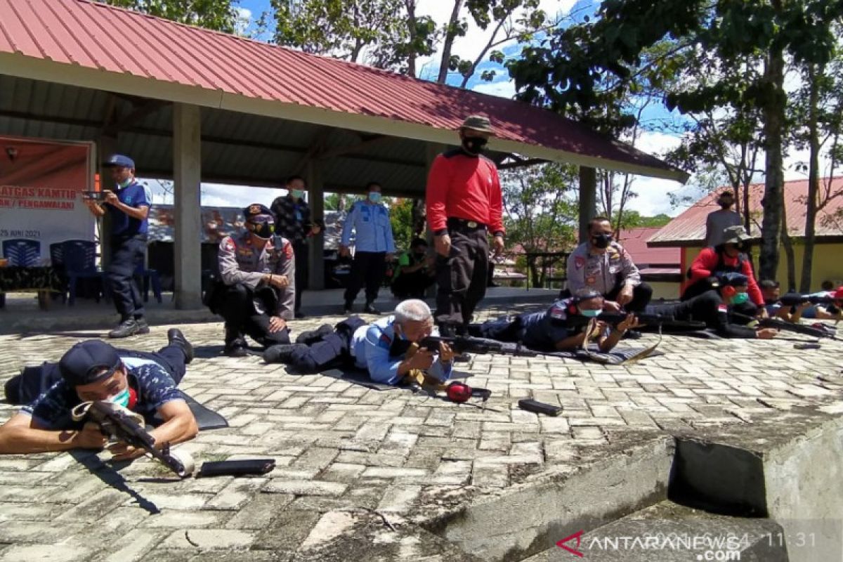 Kemenkumham Sultra menggandeng Brimob latihan pengamanan lapas