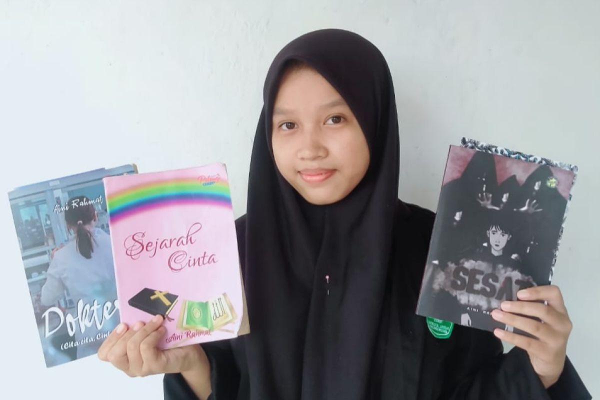 Aini, Siswi MAS MA Pasirdurung Pandeglang terbitkan tiga novel