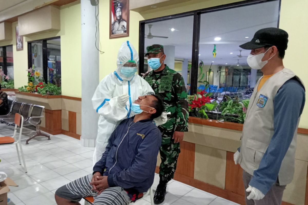 Tes acak antigen di Pelabuhan Sorong satu penumpang positif