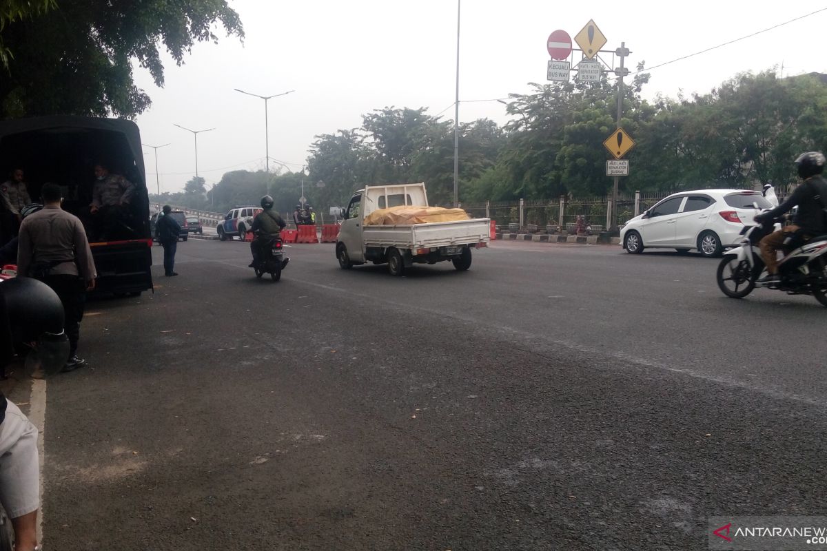 Polisi tutup akses jalan menuju PN Jakarta Timur jelang putusan Rizieq