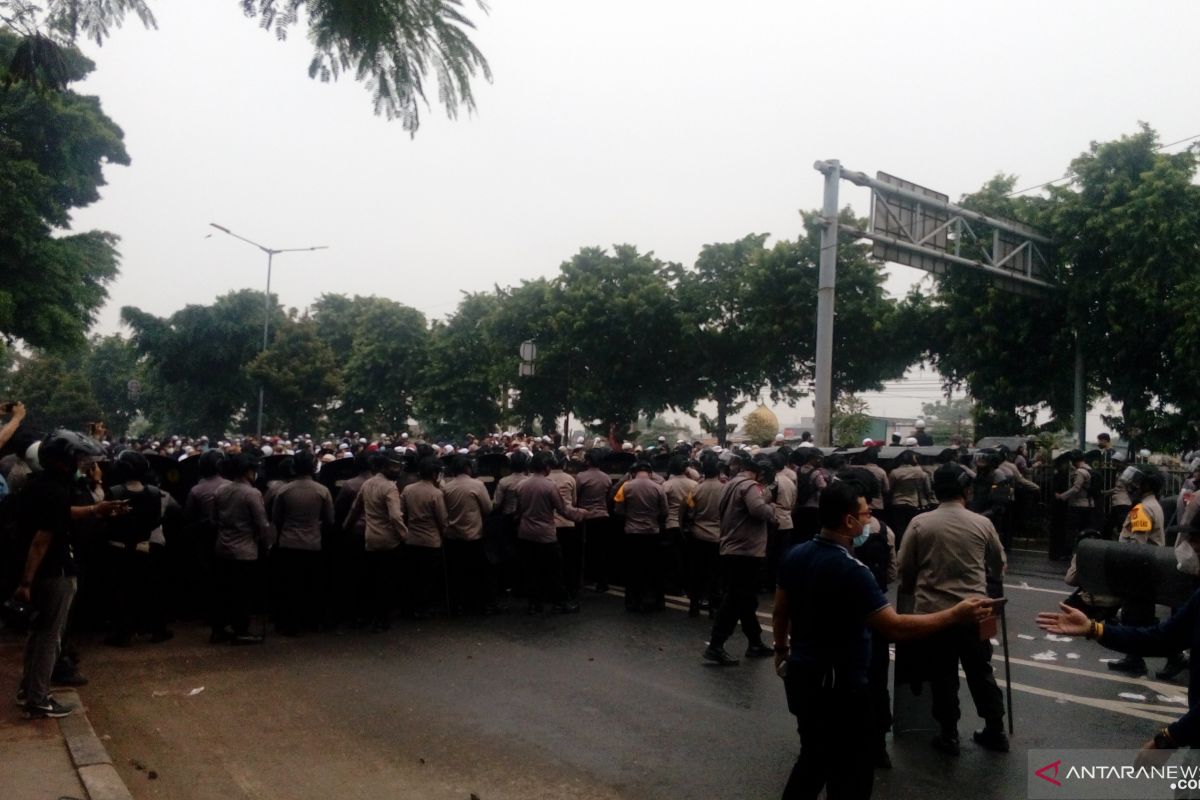 Simpatisan Rizieq Shihab kedapatan bawa senjata tajam saat ke Pengadilan