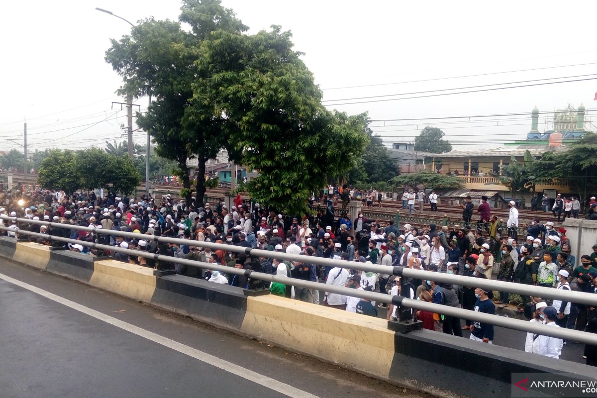 Polisi tangkap 200 simpatisan Rizieq Shihab  di PN Jakarta Timur