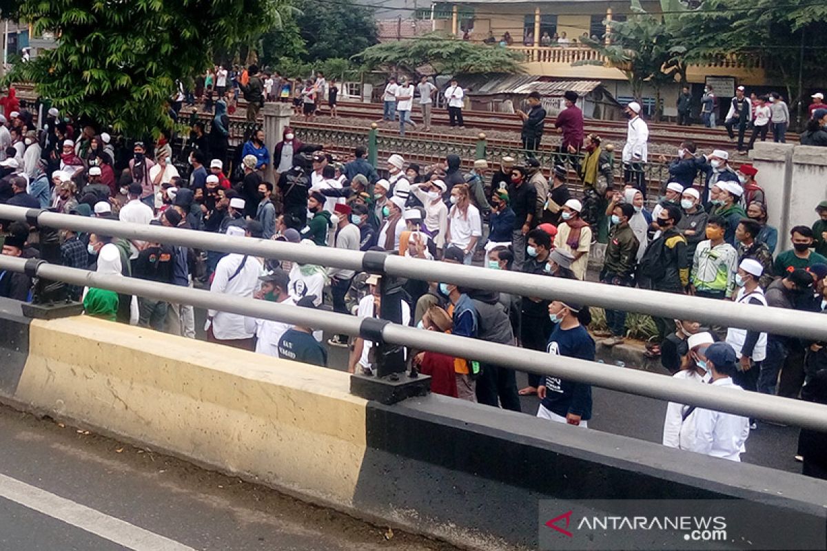 Polisi tangkap 200 orang diduga simpatisan Rizieq Shihab di PN Jakarta Timur