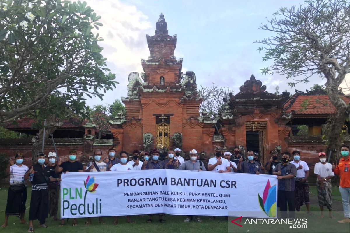 PLN UPT Bali serahkan bantuan material untuk pembangunan Bale kulkul