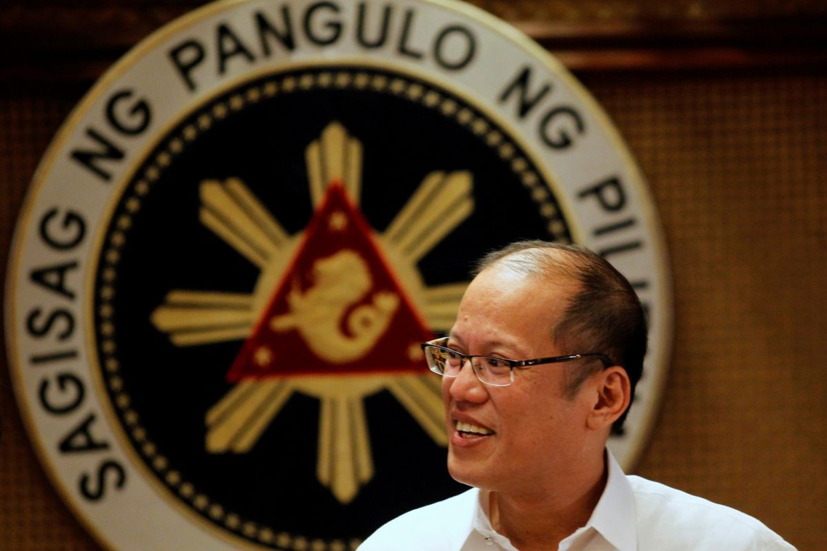 Rakyat Filipina mengucapkan selamat tinggal kepada mendiang  Aquino