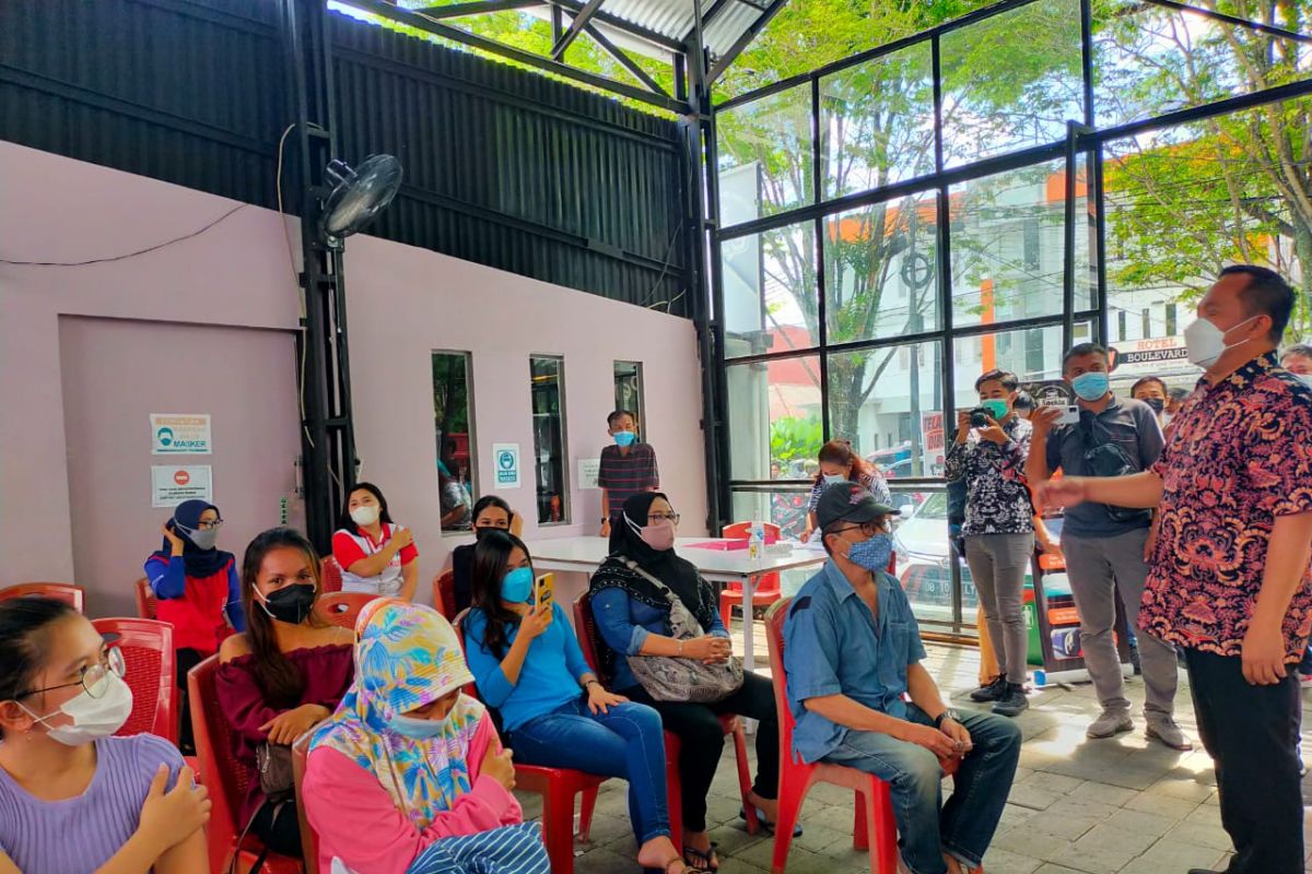 Wawali Kota Richard Sualang optimistis target vaksinasi tercapai
