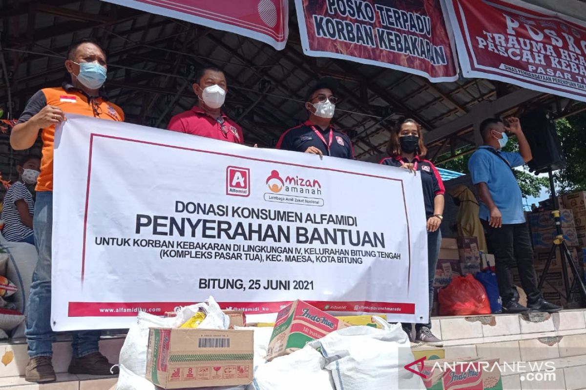 Donasi konsumen Alfamidi bantu korban kebakaran di Kota Bitung