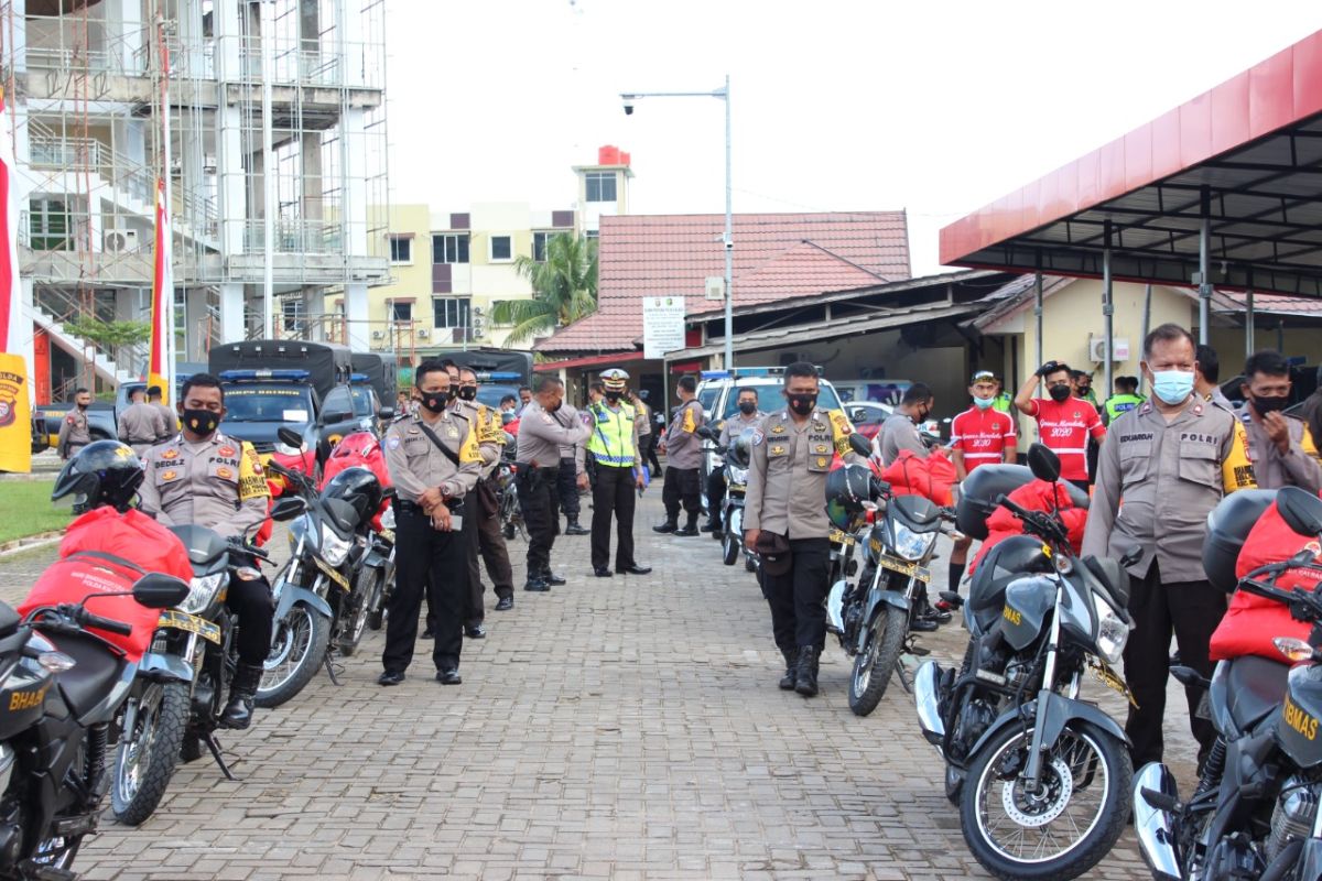 Polda Kalbar bagikan 7.500 paket sembako pada masyarakat yang membutuhkan