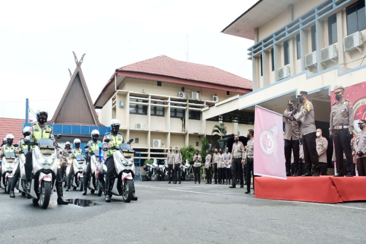 Polda Kalsel bantu 10.000 paket sembako untuk warga terdampak pandemi