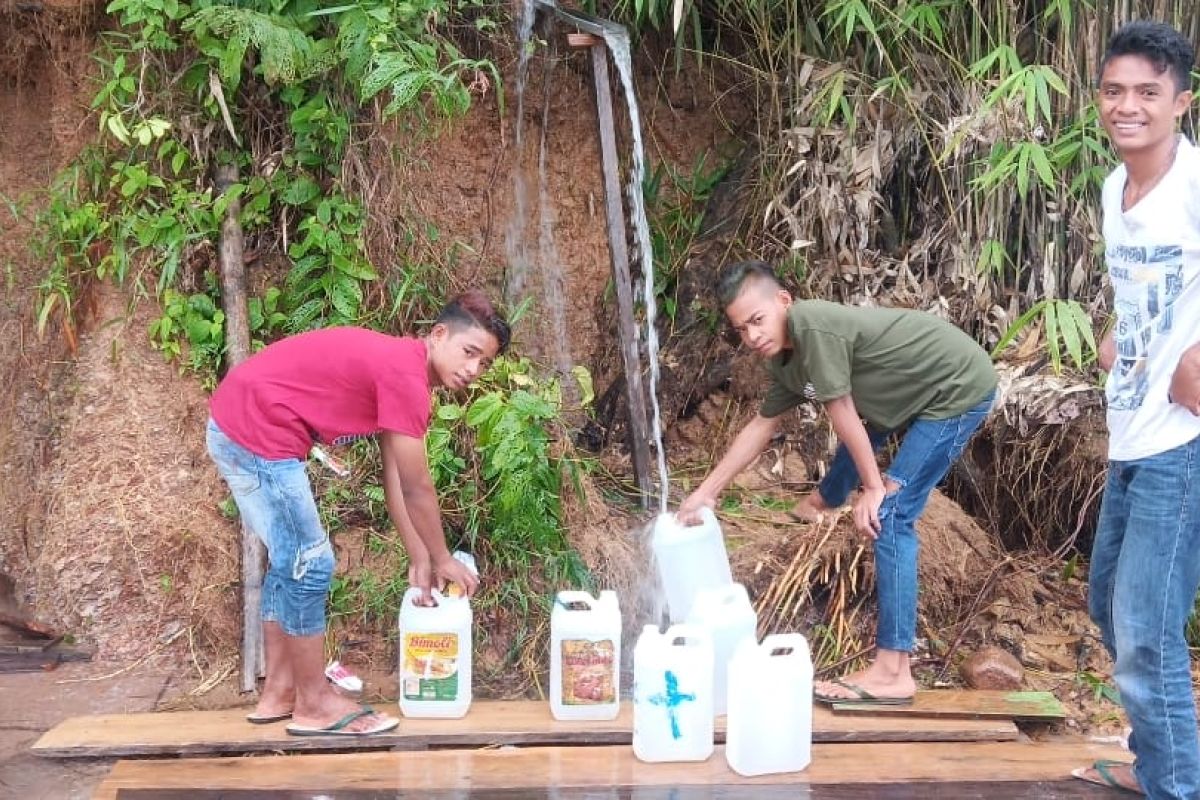 Warga keluhkan  distribusi air bersih PDAM Ternate terhenti dua minggu