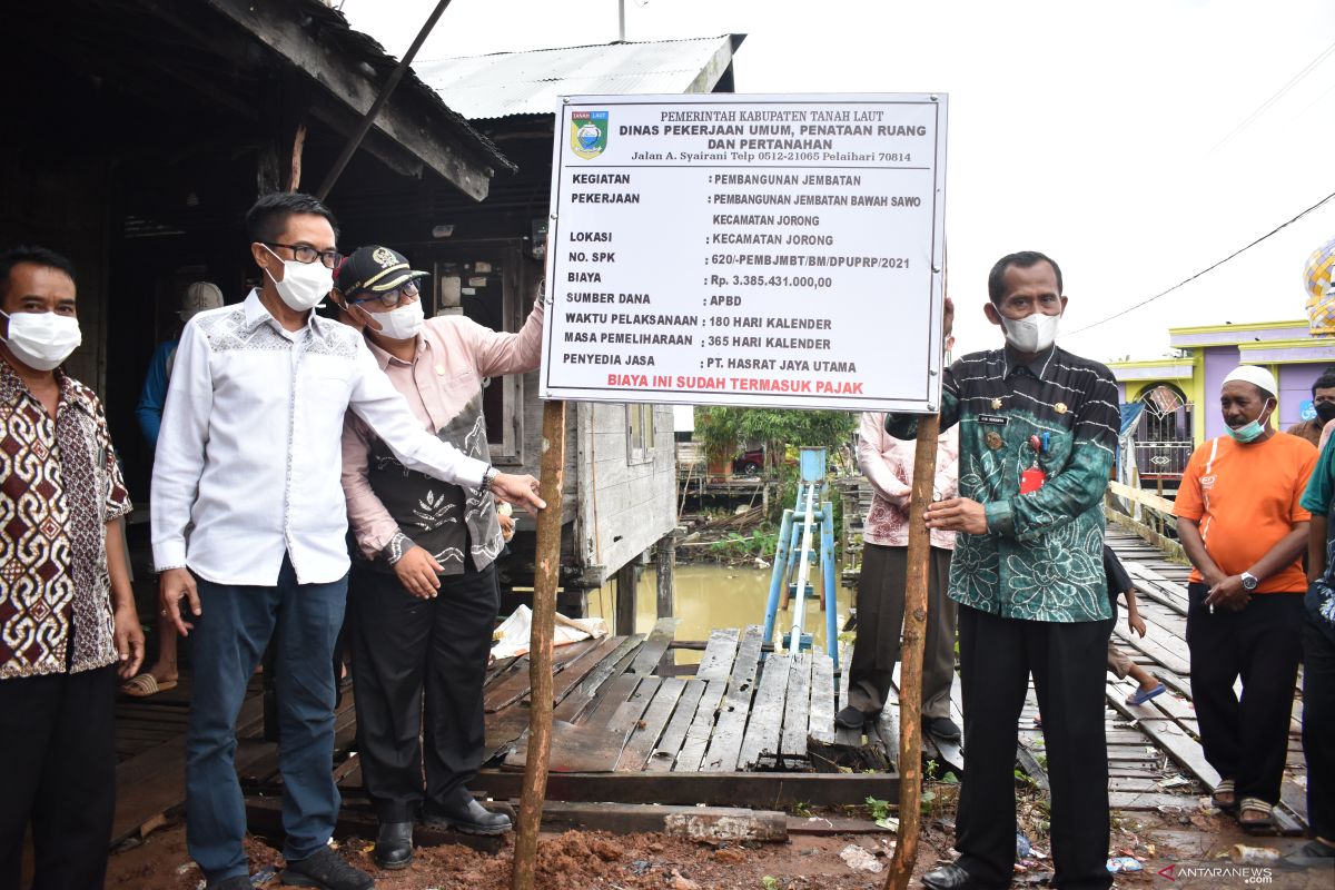 Bupati tancapkan papan proyek dimulainya pembangunan jembatan Desa Jorong