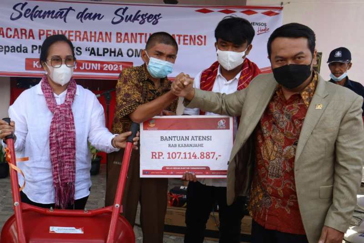 Balai Besar Kartini salurkan bantuan modal usaha penyandang disabilitas di Sumut