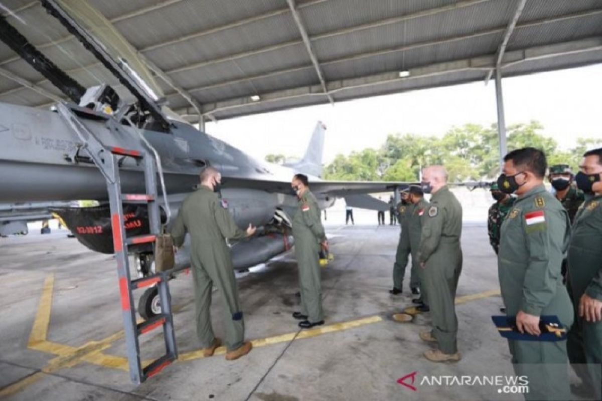 Kasau Marsekal TNI Fadjar Prasetyo tinjau latihan bersama TNI AU dengan Amerika Serikat