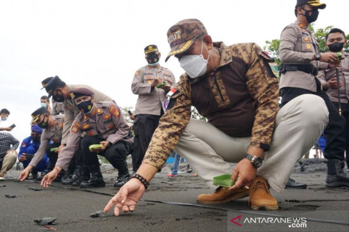 Wakil Bupati Klungkung lepas 200 ekor tukik "Hari Bhayangkara"