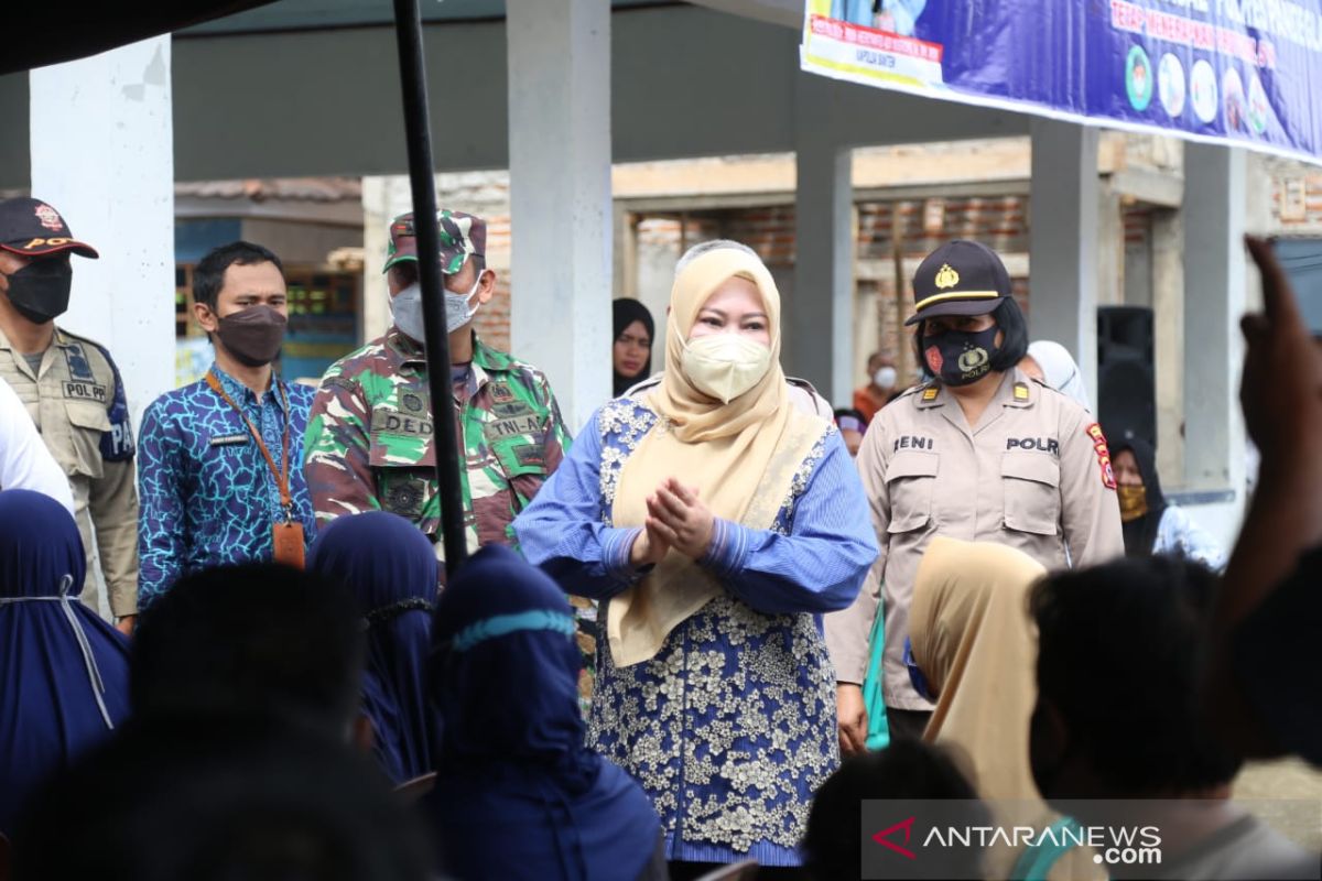 Peringati HUT Bhayangkara Ke-75, Polres Pandeglang gelar vaksinasi di Panimbang