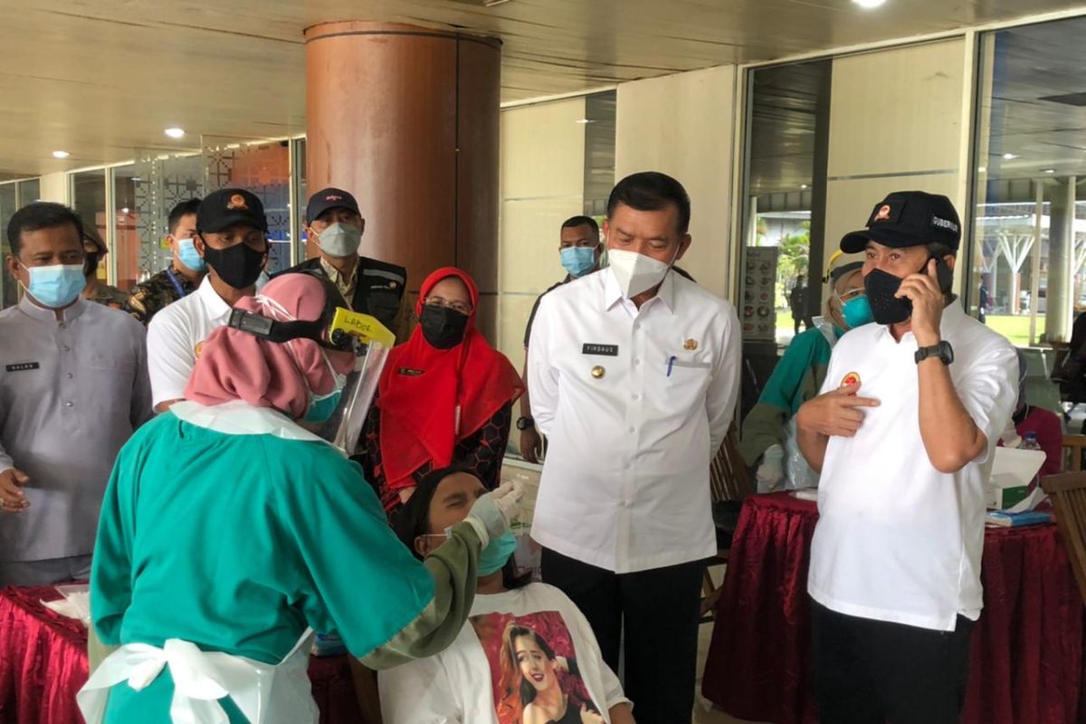 Cegah COVID-19 Delta, Diskes Riau rapid ulang penumpang di Bandara SSK II