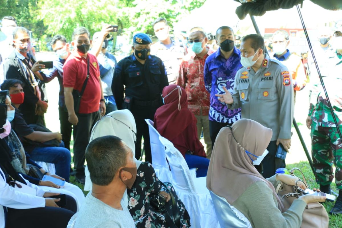 Ribuan warga ikuti program vaksinasi COVID-19 Polda Sumbar di Padang