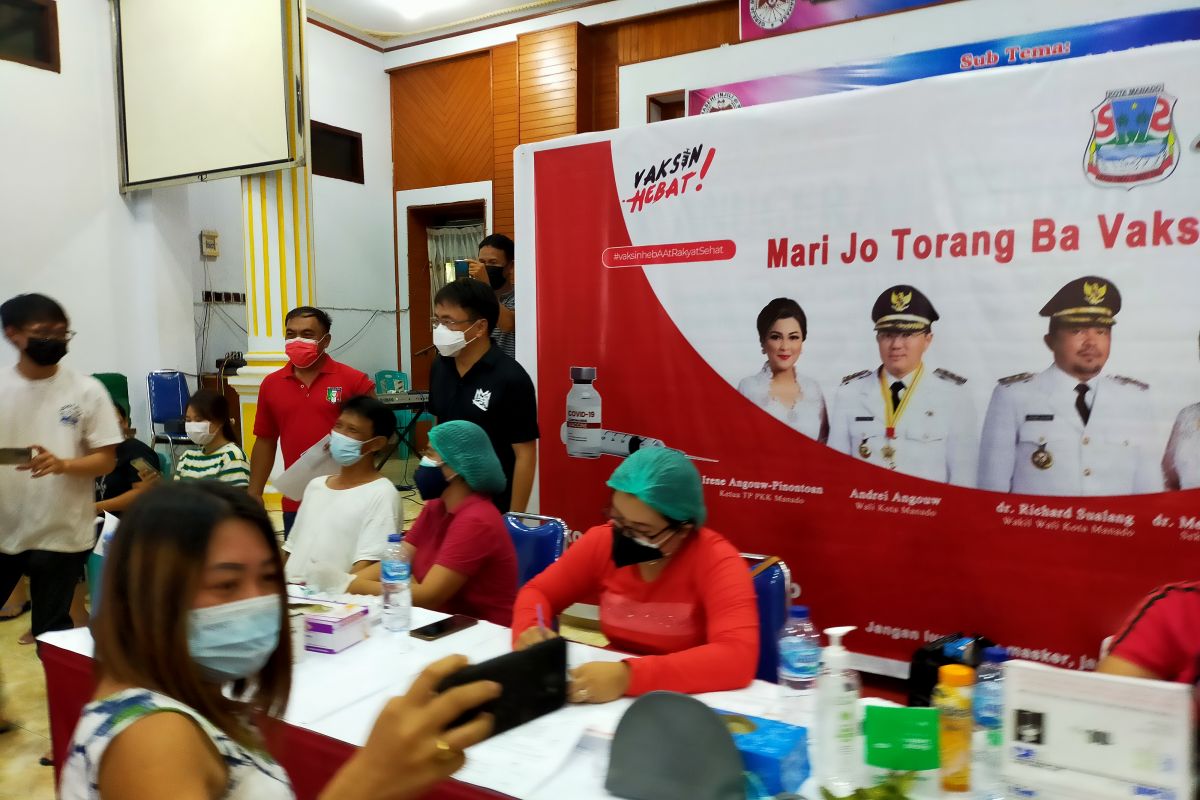 Dipantau Wali Kota, GMIM Anugerah Tingkulu-ARS Manado gelar vaksinasi hebat