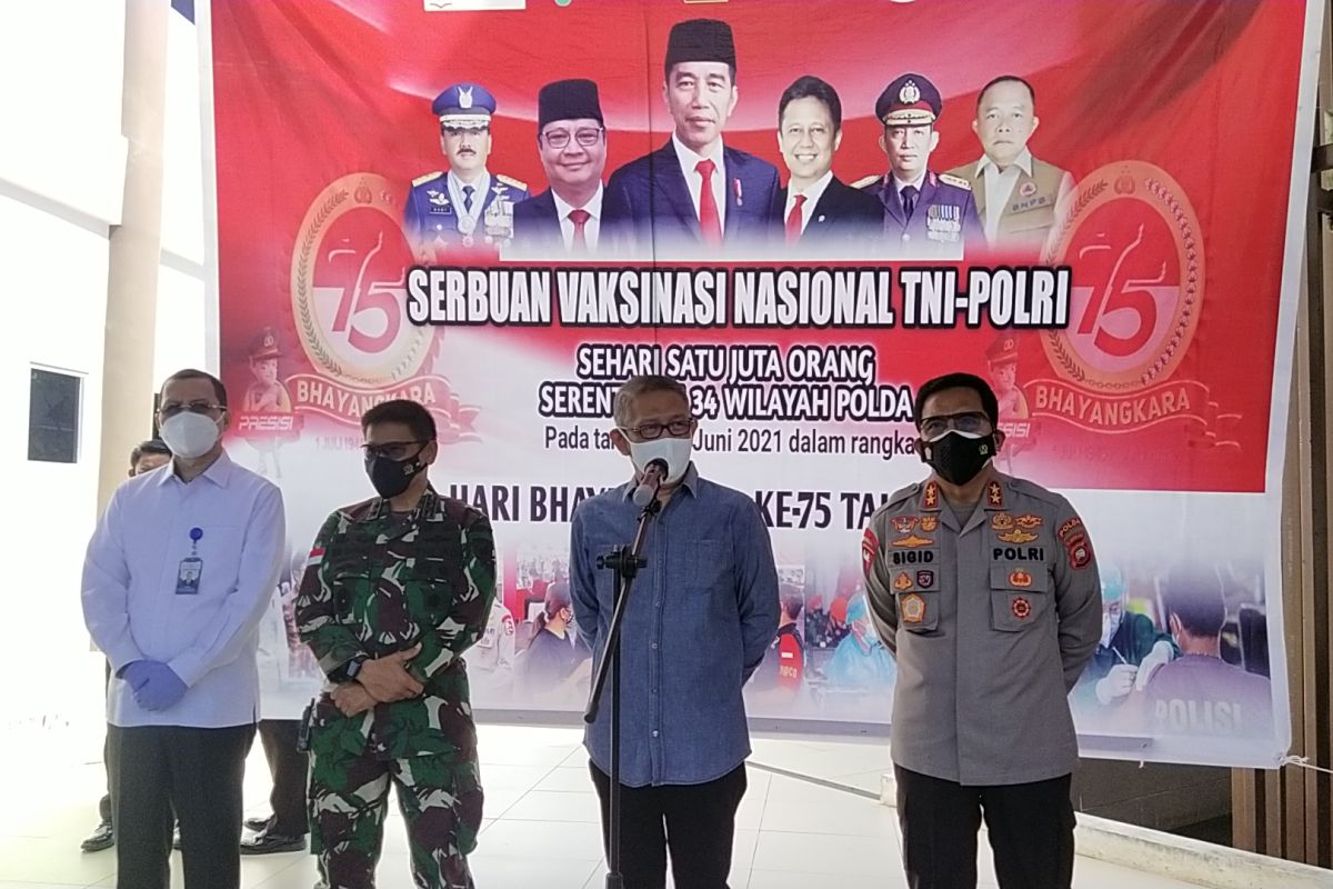 Sutarmidji targetkan vaksinasi warga Kalbar 70 persen dalam tiga bulan