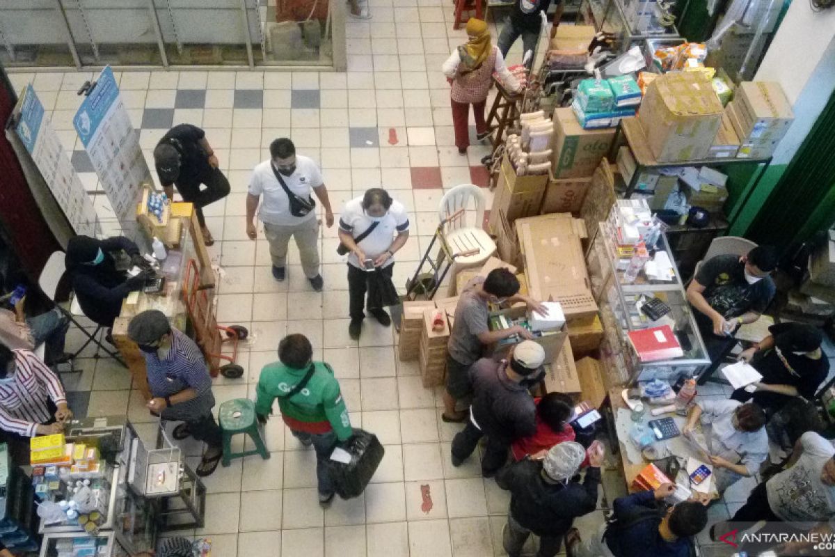 Pedagang sebut penjualan vitamin di Pasar Pramuka  meningkat 50 persen