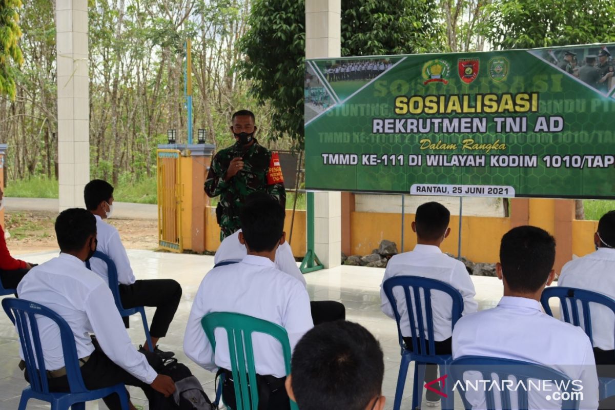 TNI disseminates army recruitment at Tapin TMMD