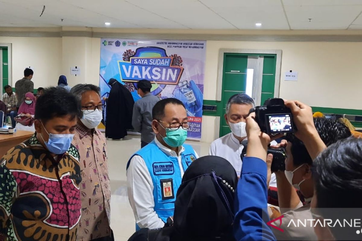 Kadis Kesehatan Sulsel mengapresiasi vaksinasi massal di Makassar
