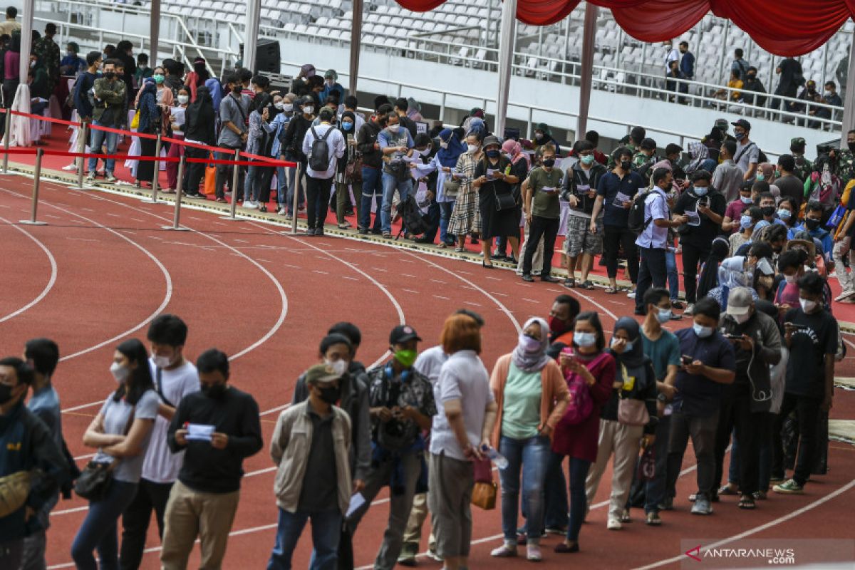 Jakarta kemarin, vaksinasi di GBK hingga rekor kasus COVID-19 DKI